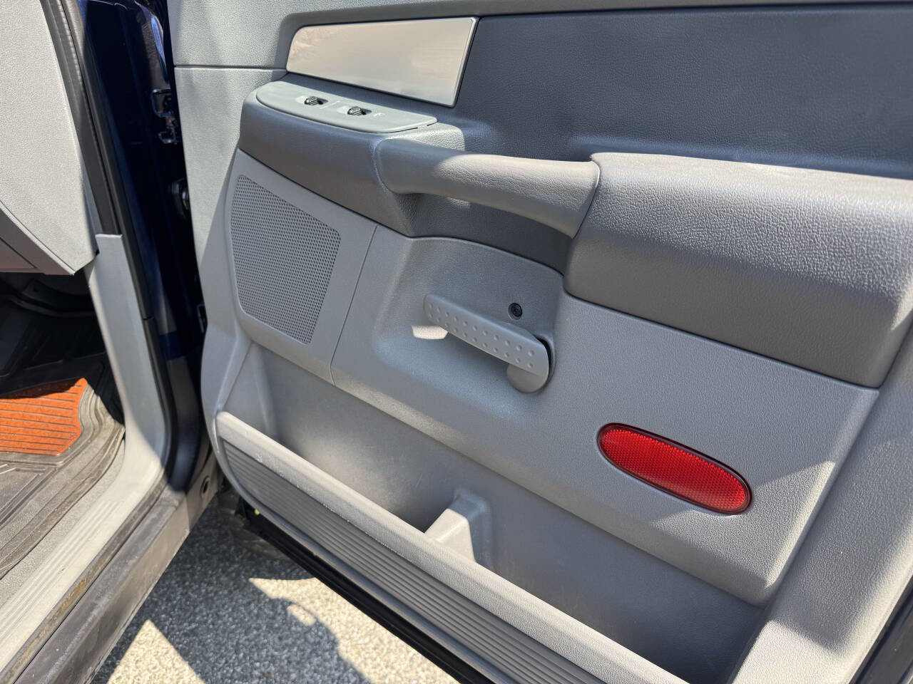 Used 2007 Dodge Ram 2500 Truck SLT image 16