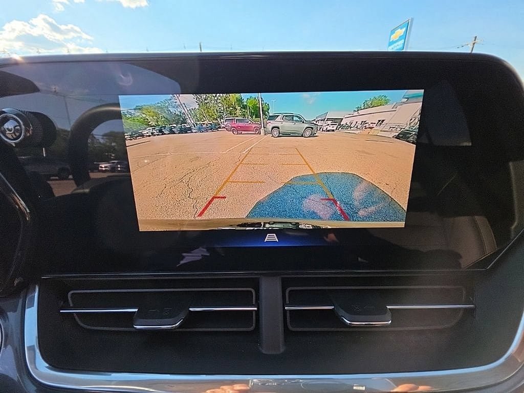 Used 2024 Chevrolet Trax ACTIV w/ Sunroof Package FWD image 16