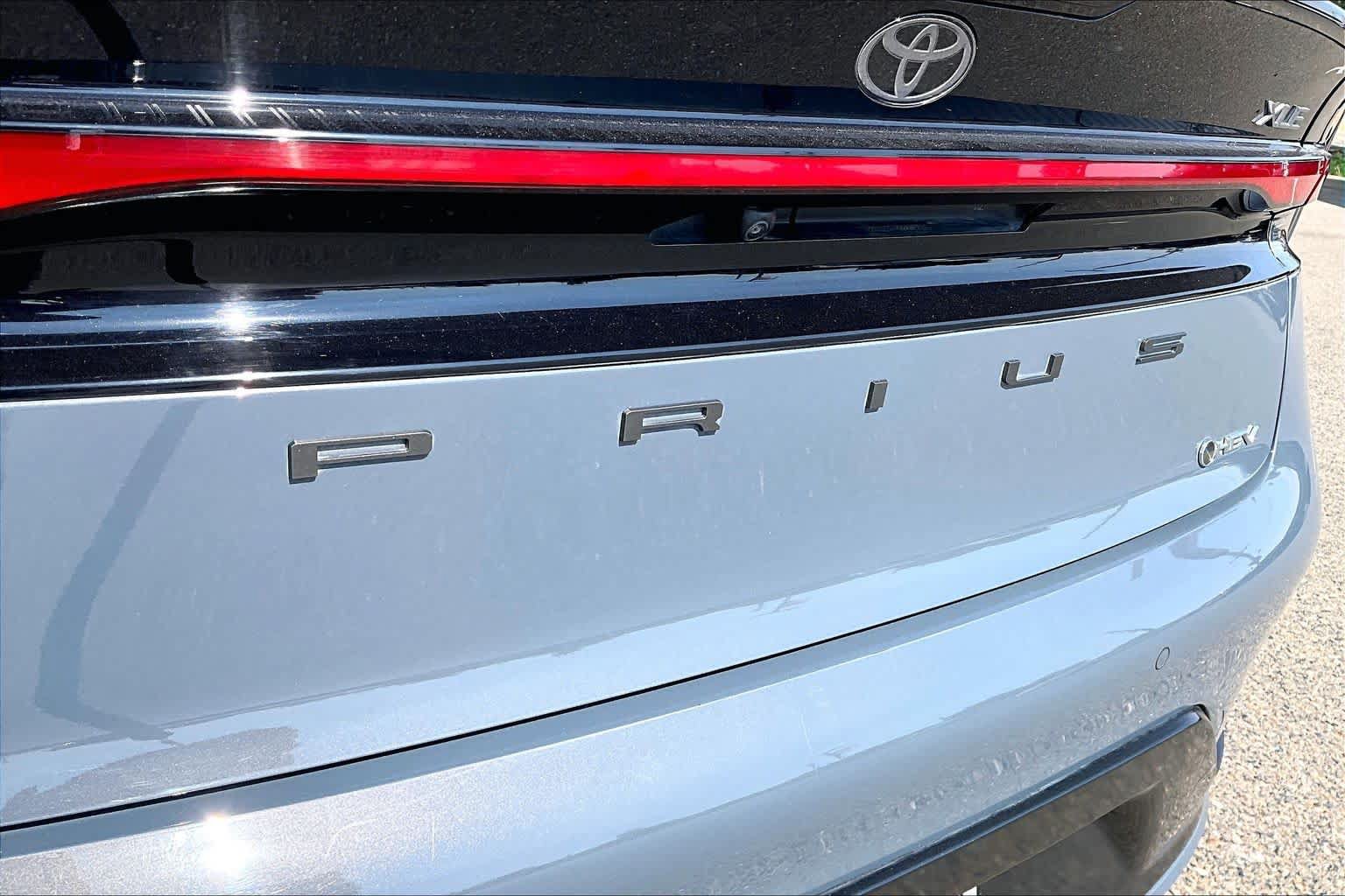 Used 2024 Toyota Prius XLE FWD image 30