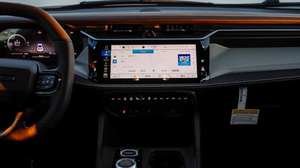 New 2026 Jeep Cherokee Laredo image 16