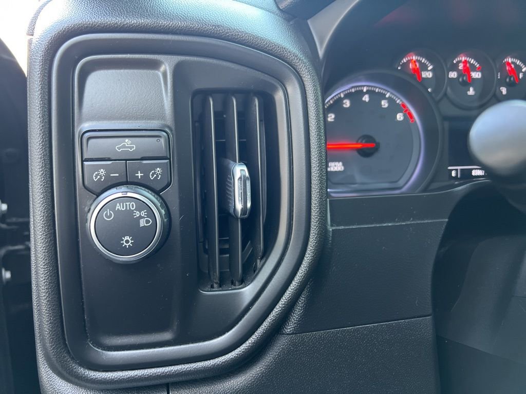 Used 2019 Chevrolet Silverado 1500 Custom w/ Infotainment Package image 23