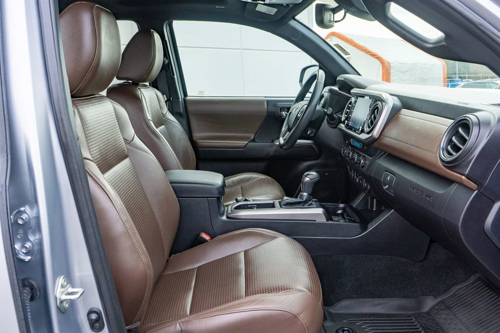 Used 2021 Toyota Tacoma Limited image 21