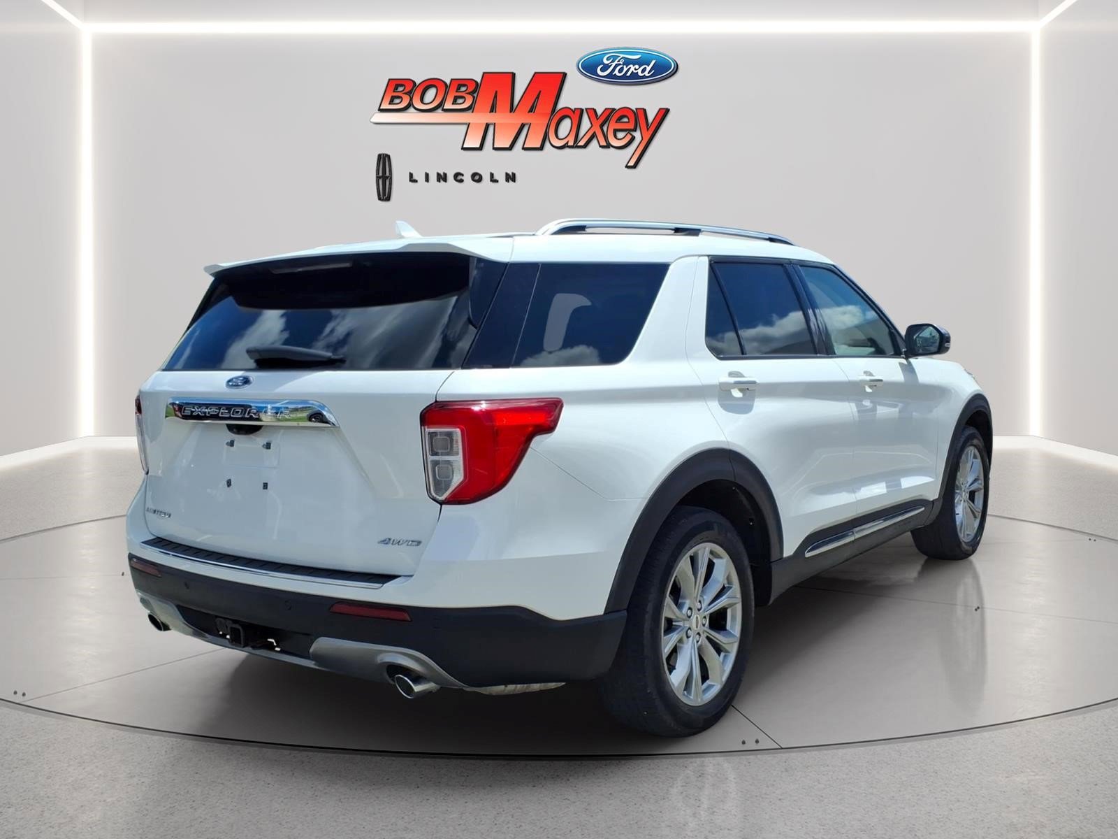 Used 2023 Ford Explorer Limited w/ Limited Technology Package AWD/4WD image 4