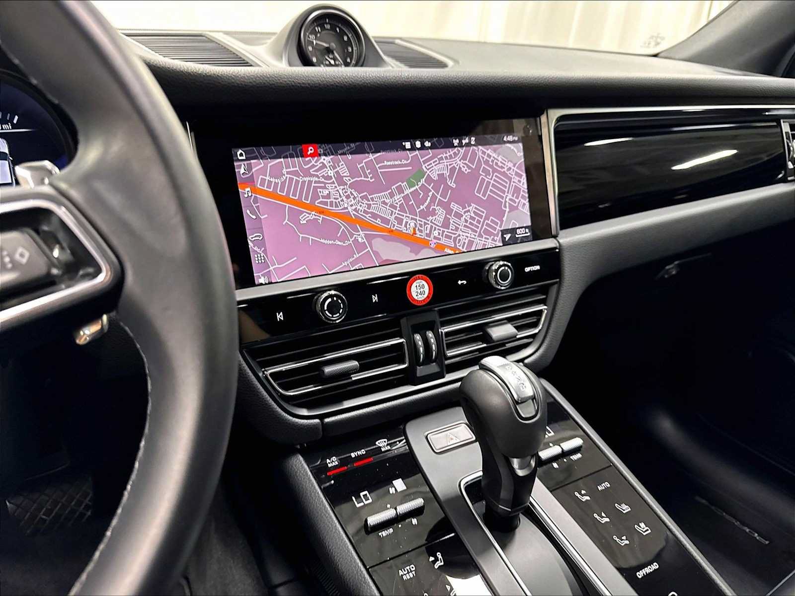 Used 2026 Porsche Macan AWD/4WD image 19