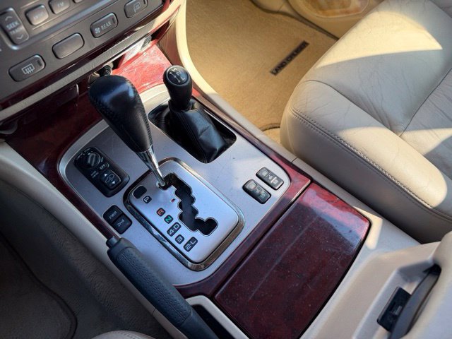 Used 2006 Toyota Land Cruiser w/ Convenience Pkg AWD/4WD image 51