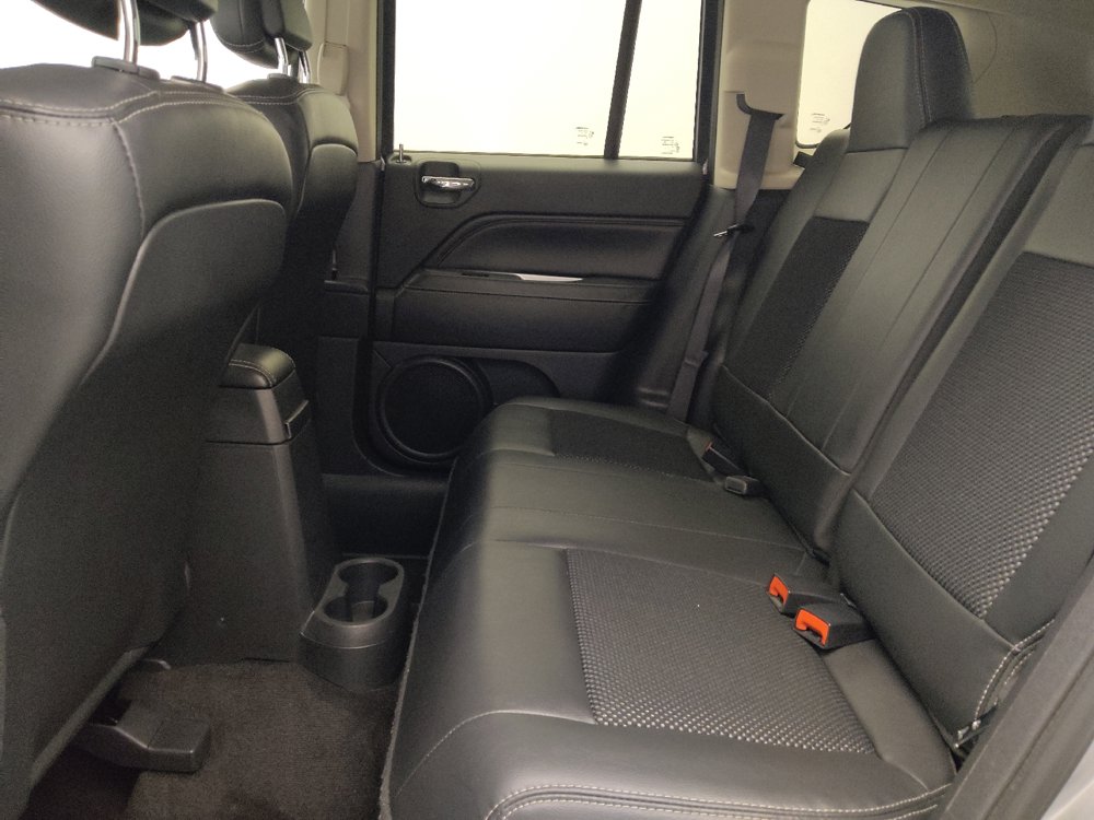 Used 2017 Jeep Compass Latitude FWD image 18