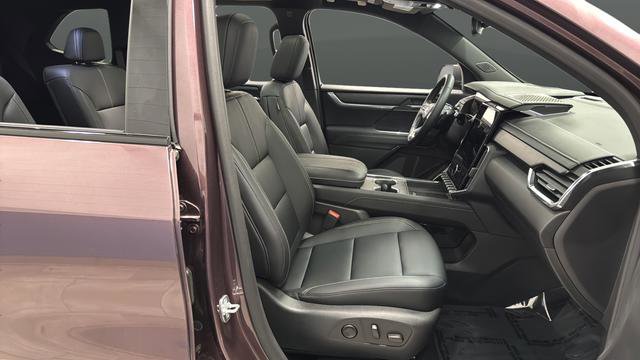 Used 2025 GMC Acadia Elevation w/ Elevation Premium Package image 25