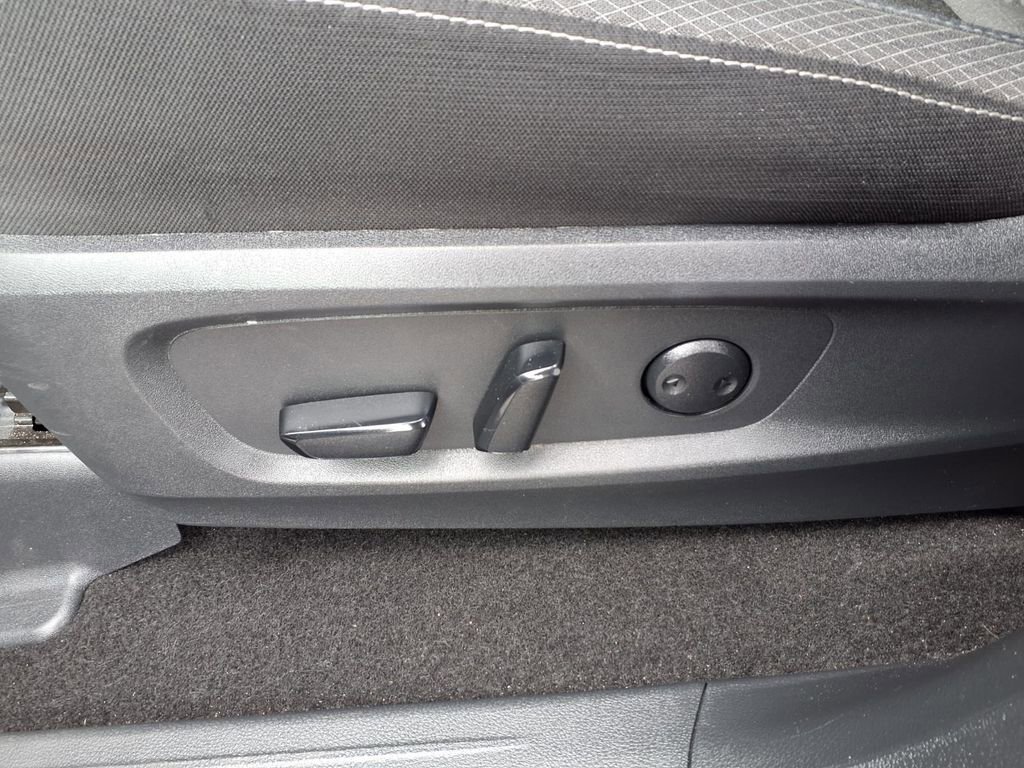 Used 2025 Nissan Pathfinder SV image 20