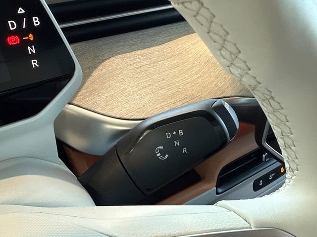 Used 2025 Volkswagen ID. Buzz 1st Edition image 27