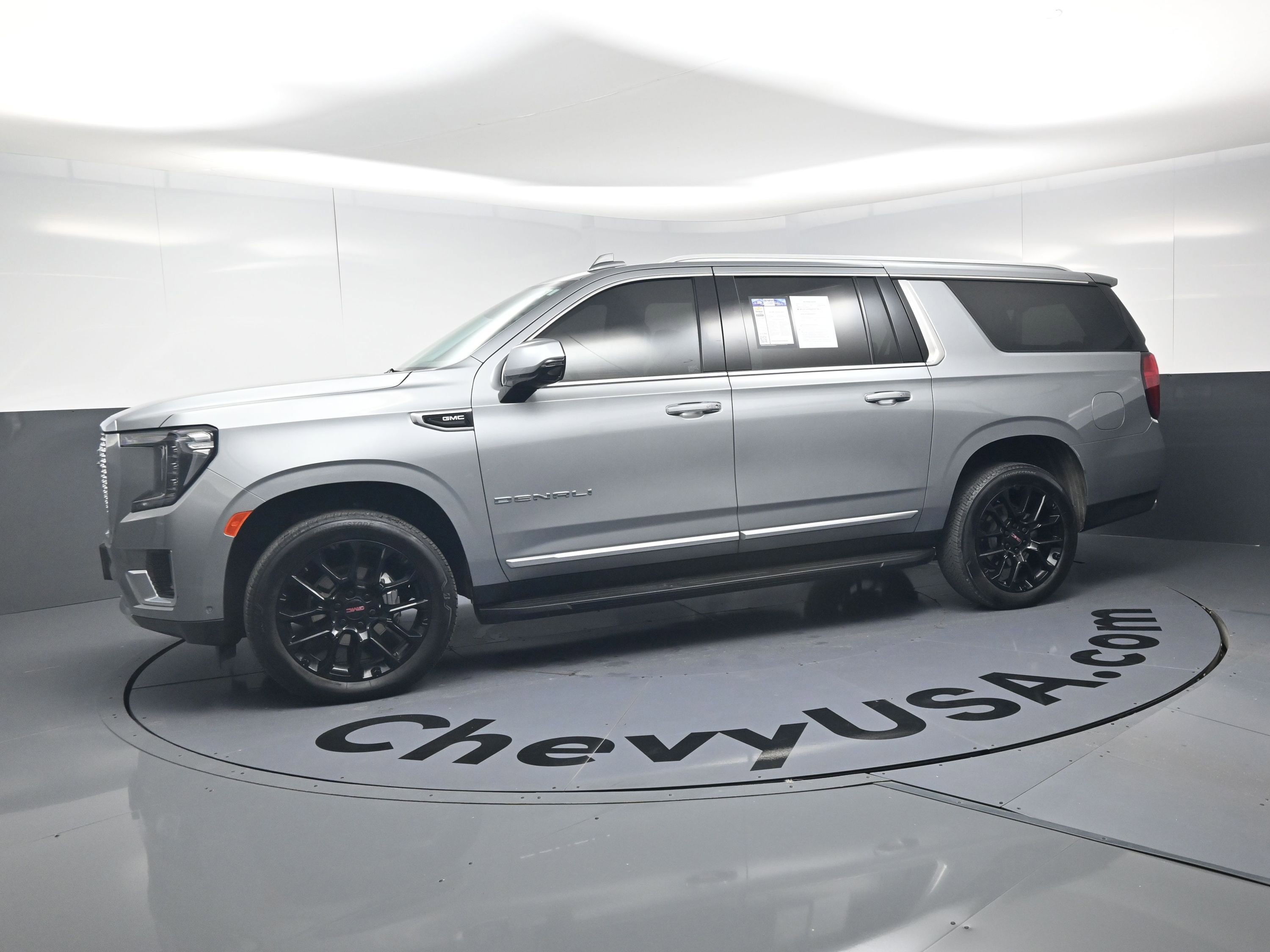 Used 2024 GMC Yukon XL Denali w/ Advanced Technology Package AWD/4WD image 6