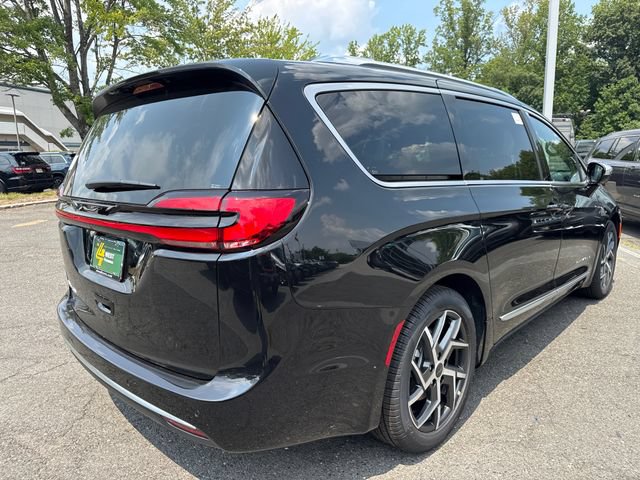 New 2027 Chrysler Pacifica Pinnacle w/ Theater Group FWD image 9