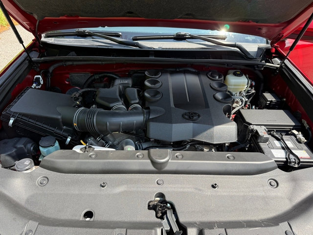 Used 2020 Toyota 4Runner SR5 AWD/4WD image 9