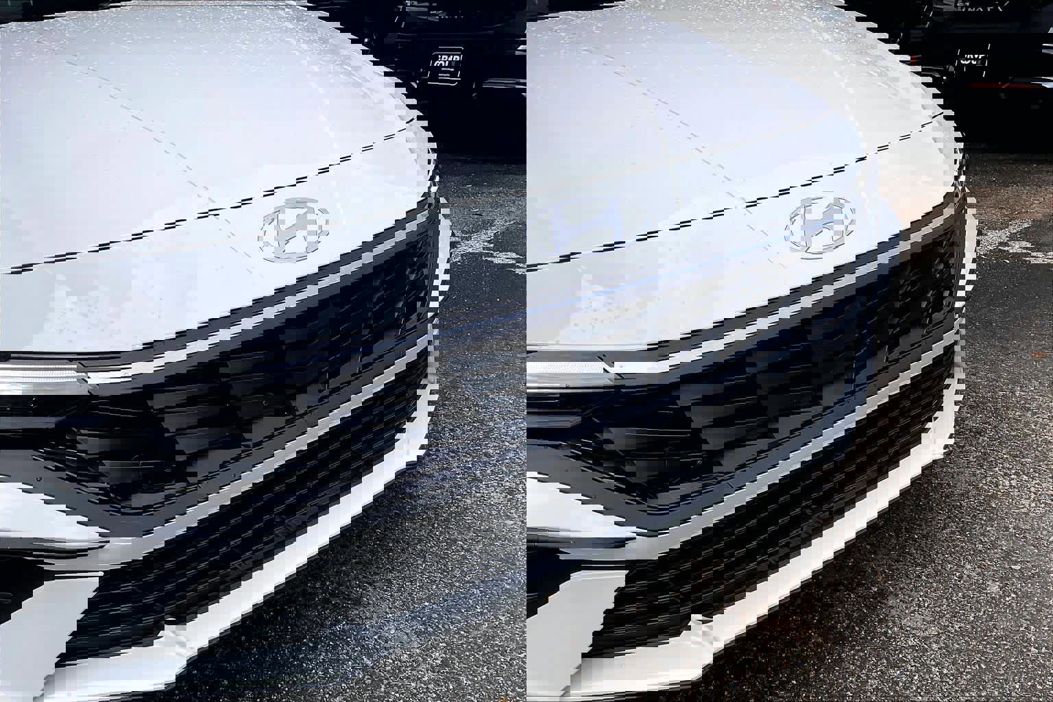 Certified 2025 Hyundai Elantra Sport image 30