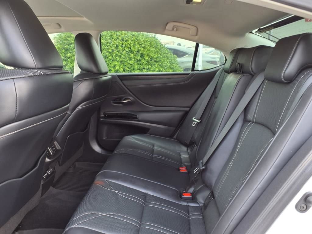 Used 2024 Lexus ES 300h w/ Luxury Package image 25
