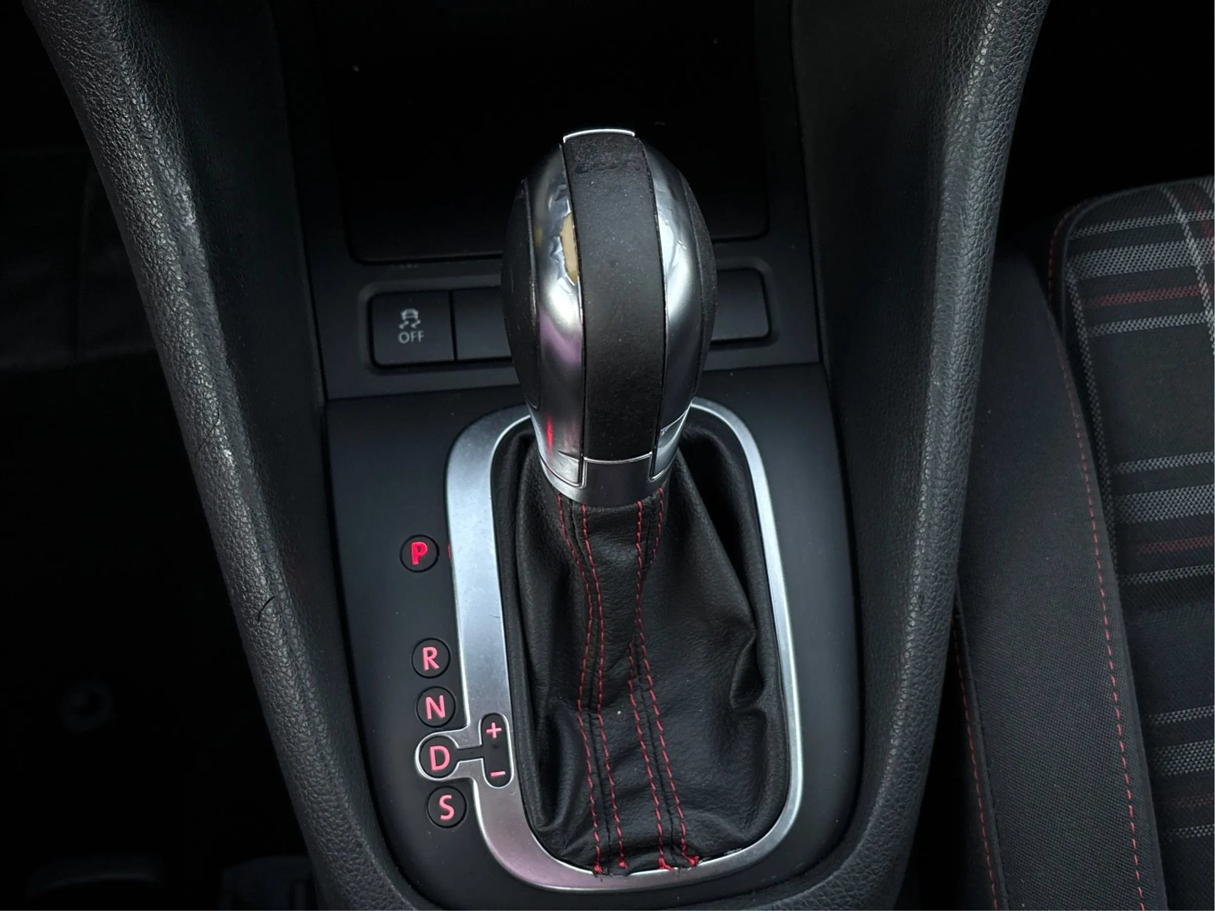 Used 2012 Volkswagen GTI 2-Door FWD image 17