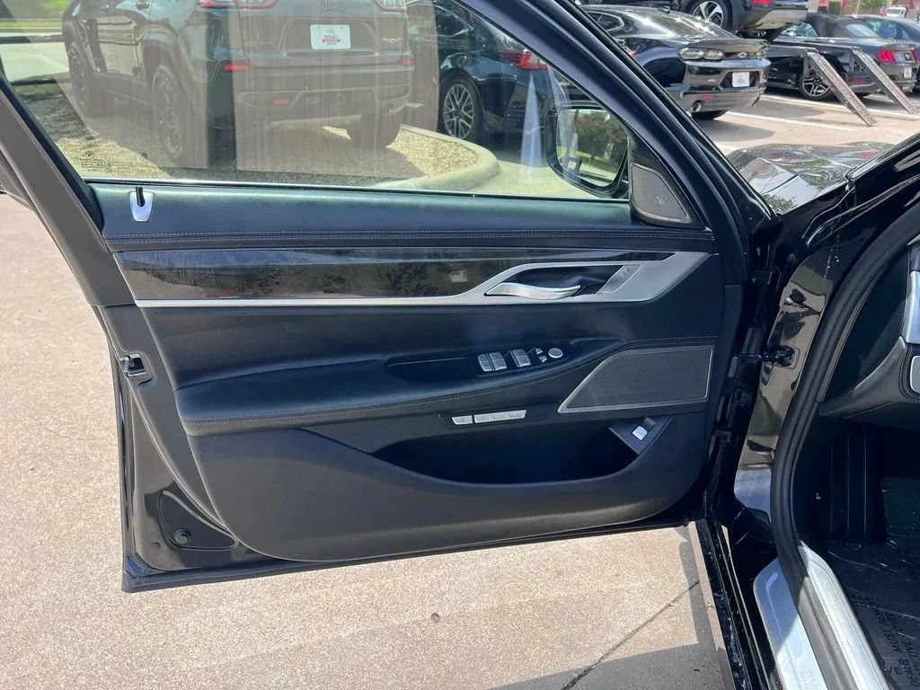 Used 2018 BMW 740i RWD image 22