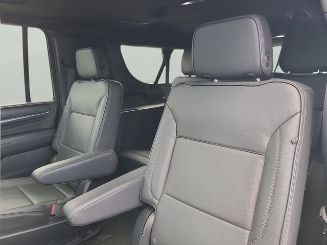 Used 2024 GMC Yukon XL Denali AWD/4WD image 8
