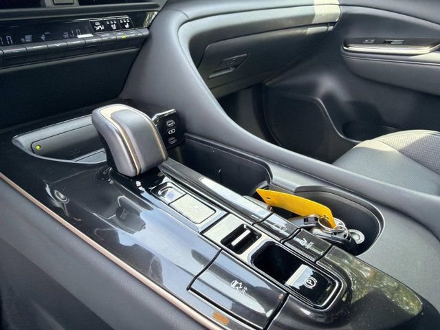 Certified 2025 Toyota Crown AWD/4WD image 30