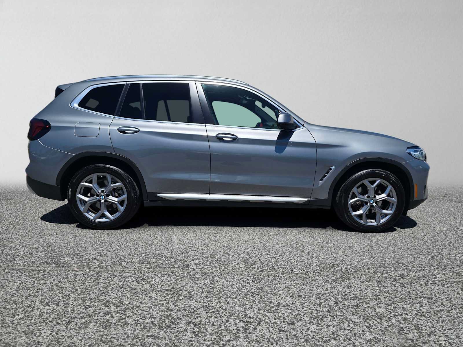 Used 2024 BMW X3 sDrive30i w/ Convenience Package RWD image 2