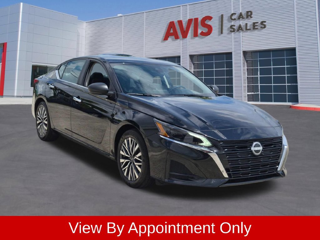 Used 2025 Nissan Altima 2.5 SV FWD image 3