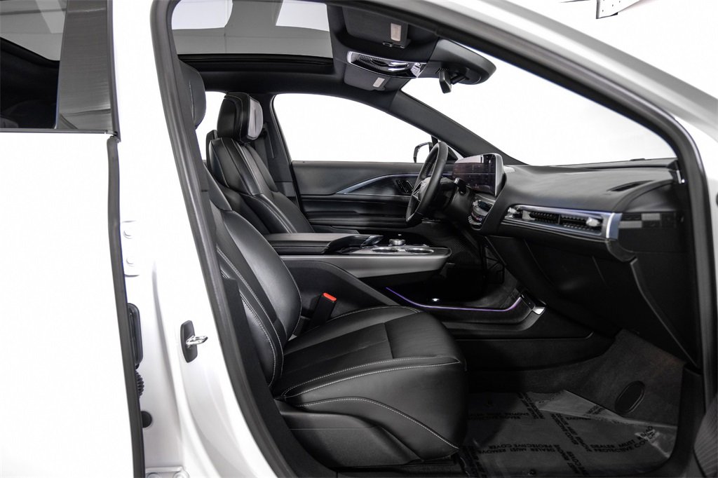 Used 2024 Cadillac Lyriq Luxury image 33