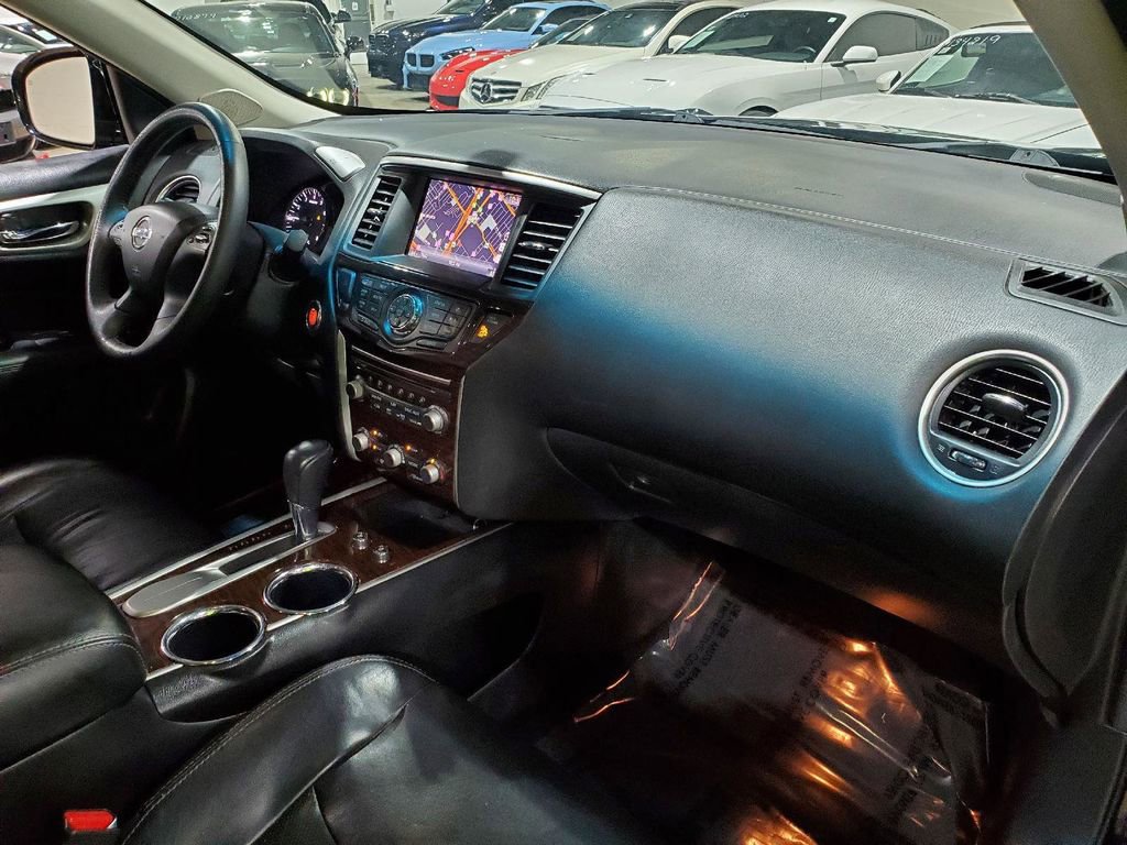 Used 2013 Nissan Pathfinder Platinum image 16
