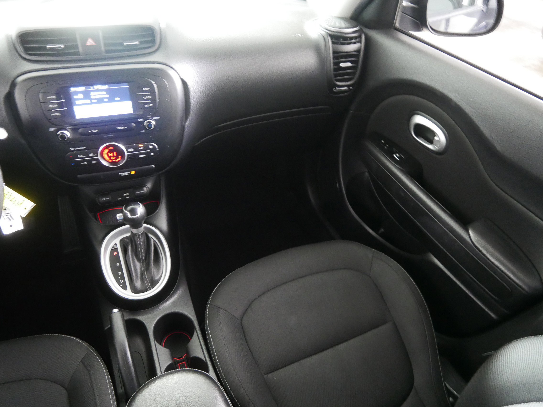 Used 2017 Kia Soul + image 11