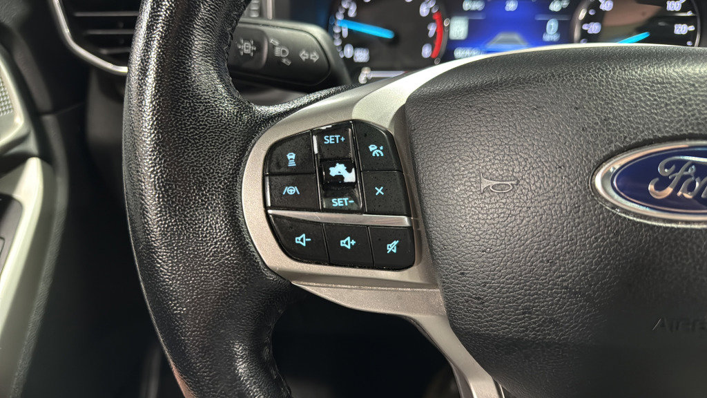 Used 2021 Ford Explorer Limited w/ Equipment Group 301A AWD/4WD image 39