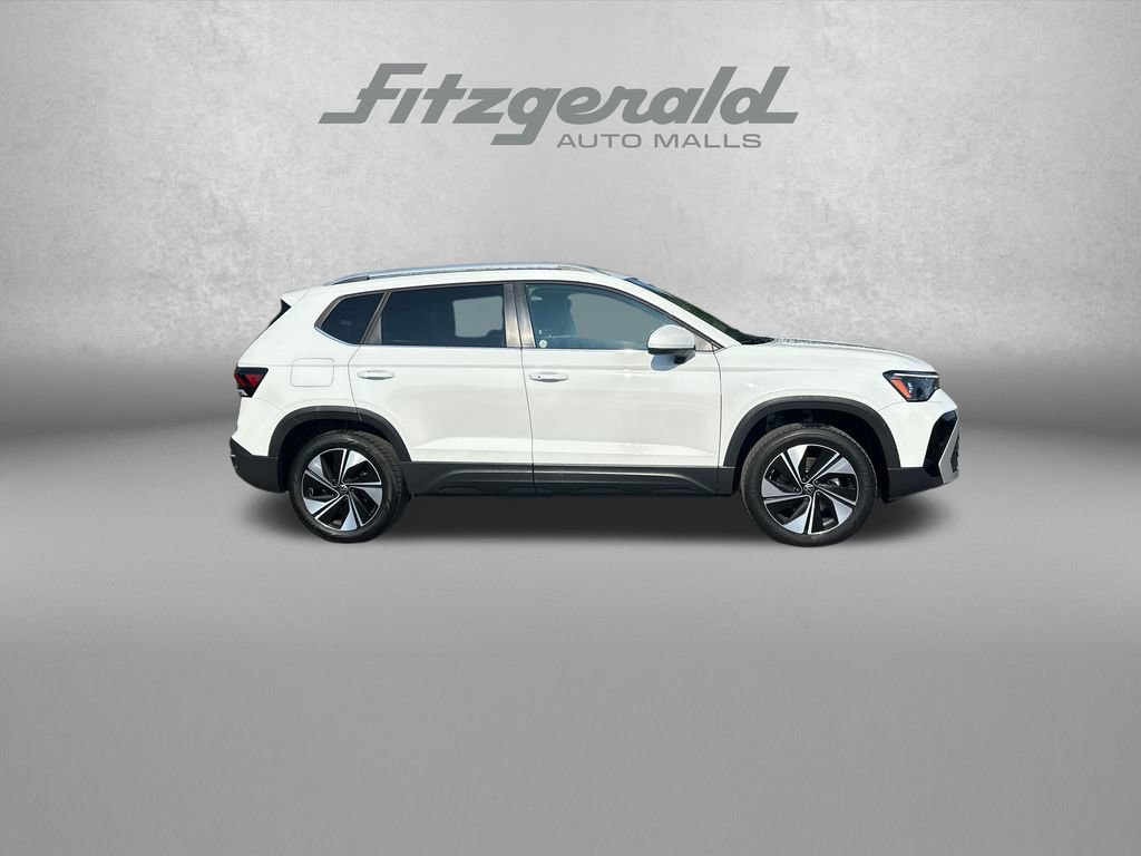 Used 2025 Volkswagen Taos SE AWD/4WD image 9