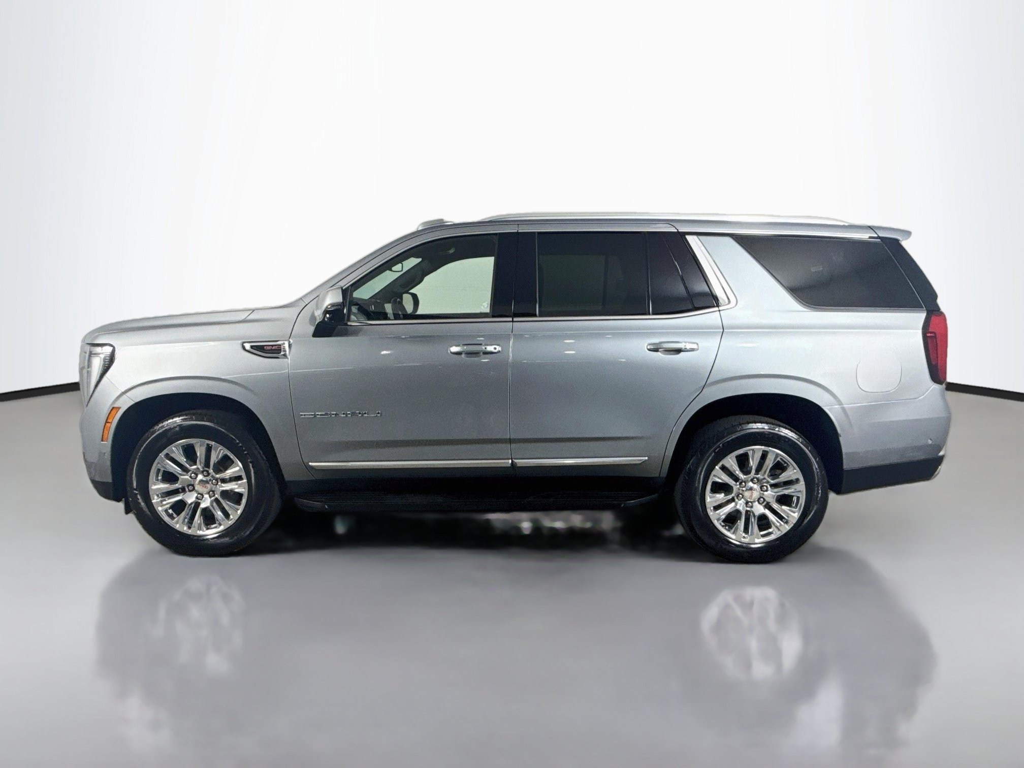 Used 2025 GMC Yukon Denali RWD image 6