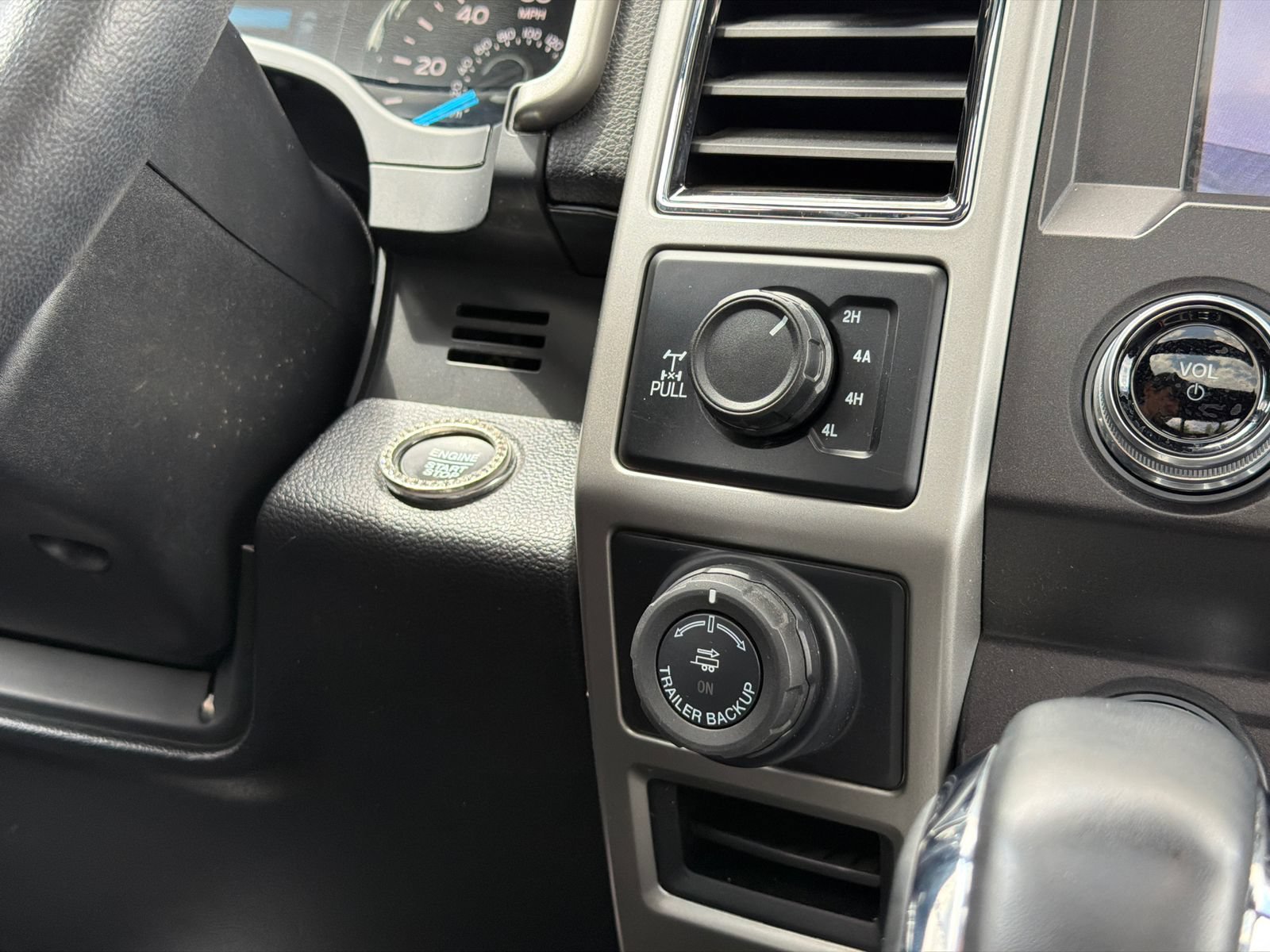Used 2019 Ford F150 Lariat w/ Equipment Group 502A Luxury AWD/4WD image 28
