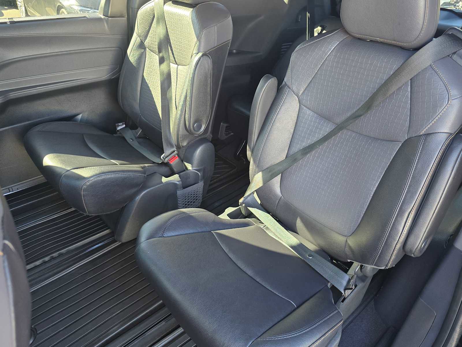 Used 2024 Toyota Sienna XLE Woodland Edition AWD/4WD image 17