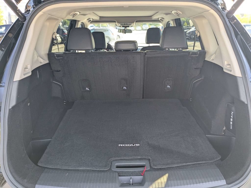 Used 2023 Nissan Rogue SV w/ SV Premium B Package FWD image 6