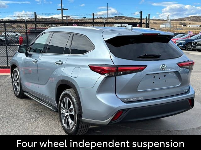 Used 2022 Toyota Highlander XLE image 3