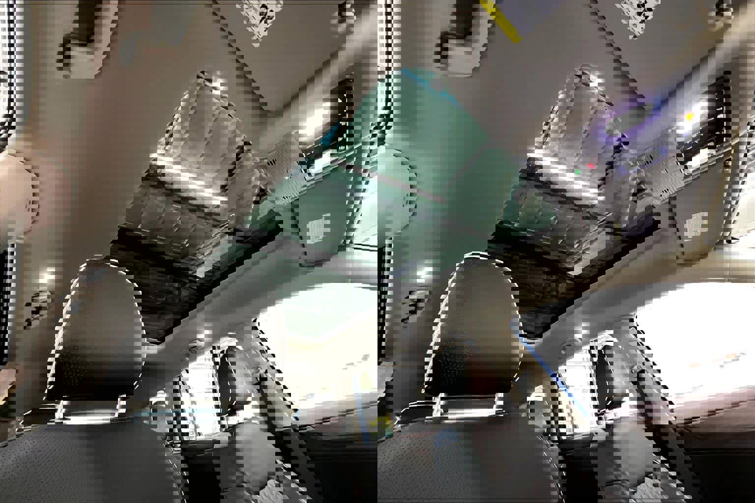 Used 2025 Volkswagen Atlas SEL Premium R-Line image 24