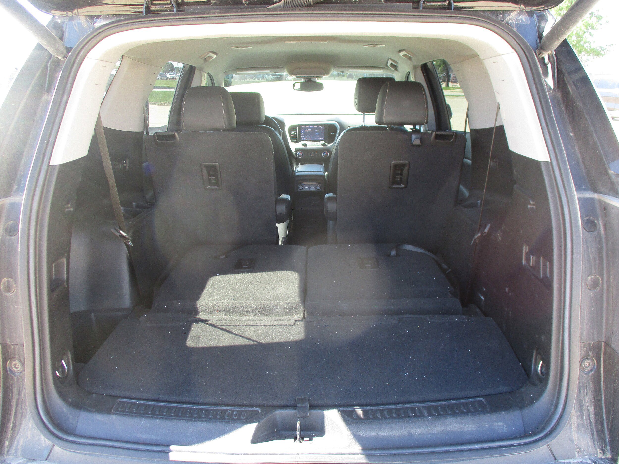 Used 2022 GMC Acadia SLT AWD/4WD image 18