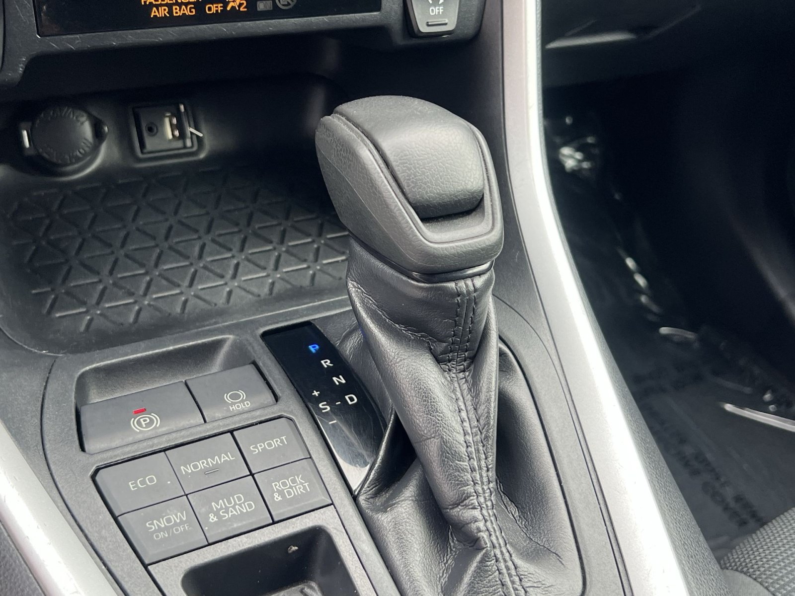 Used 2019 Toyota RAV4 LE AWD/4WD image 22