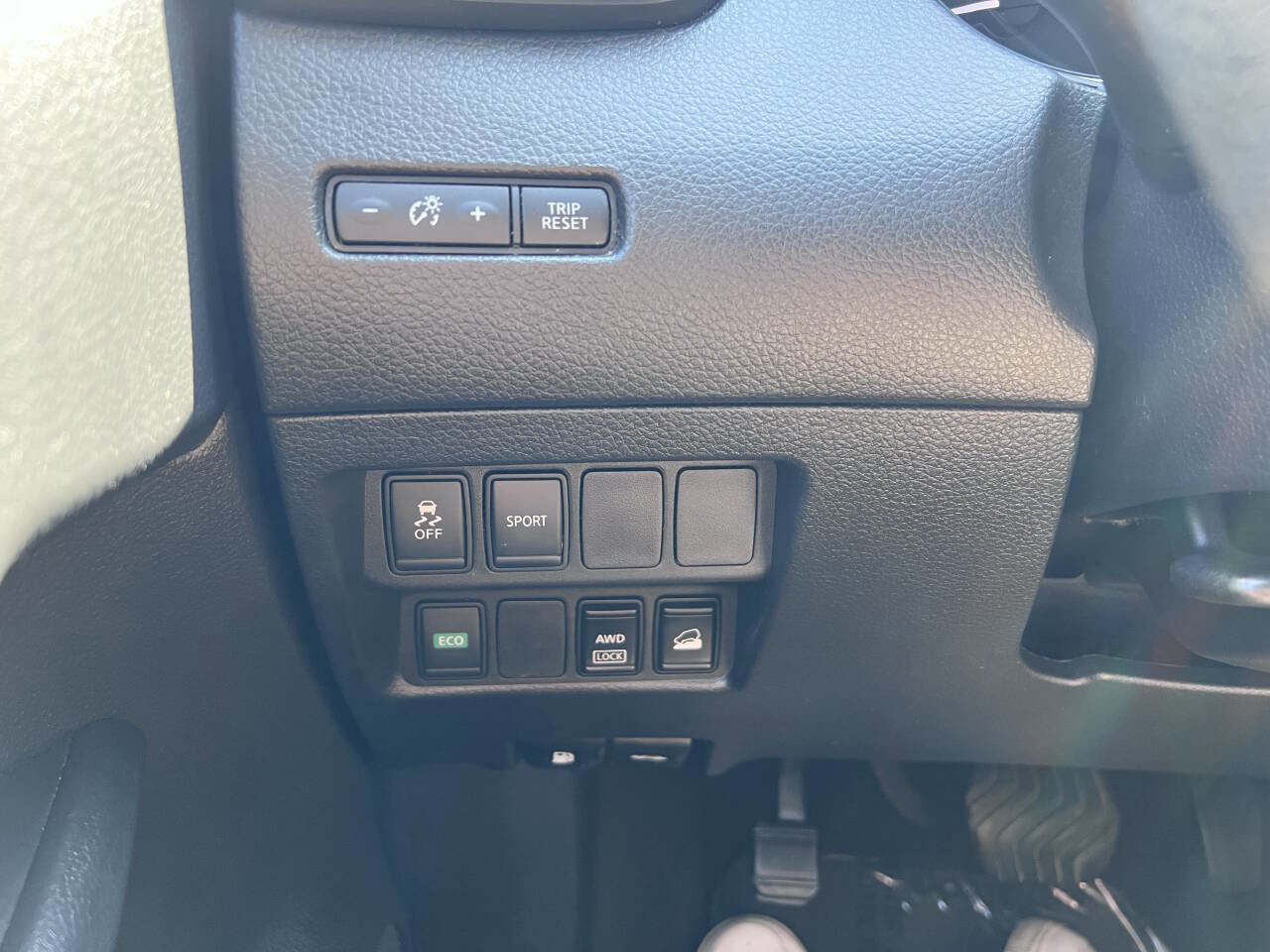 Used 2015 Nissan Rogue S image 13