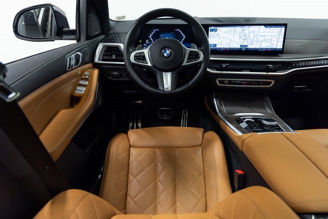 Used 2023 BMW X7 xDrive40i w/ M Sport Package image 3