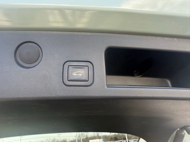 Used 2025 Chevrolet Equinox LT w/ Convenience Package II image 35