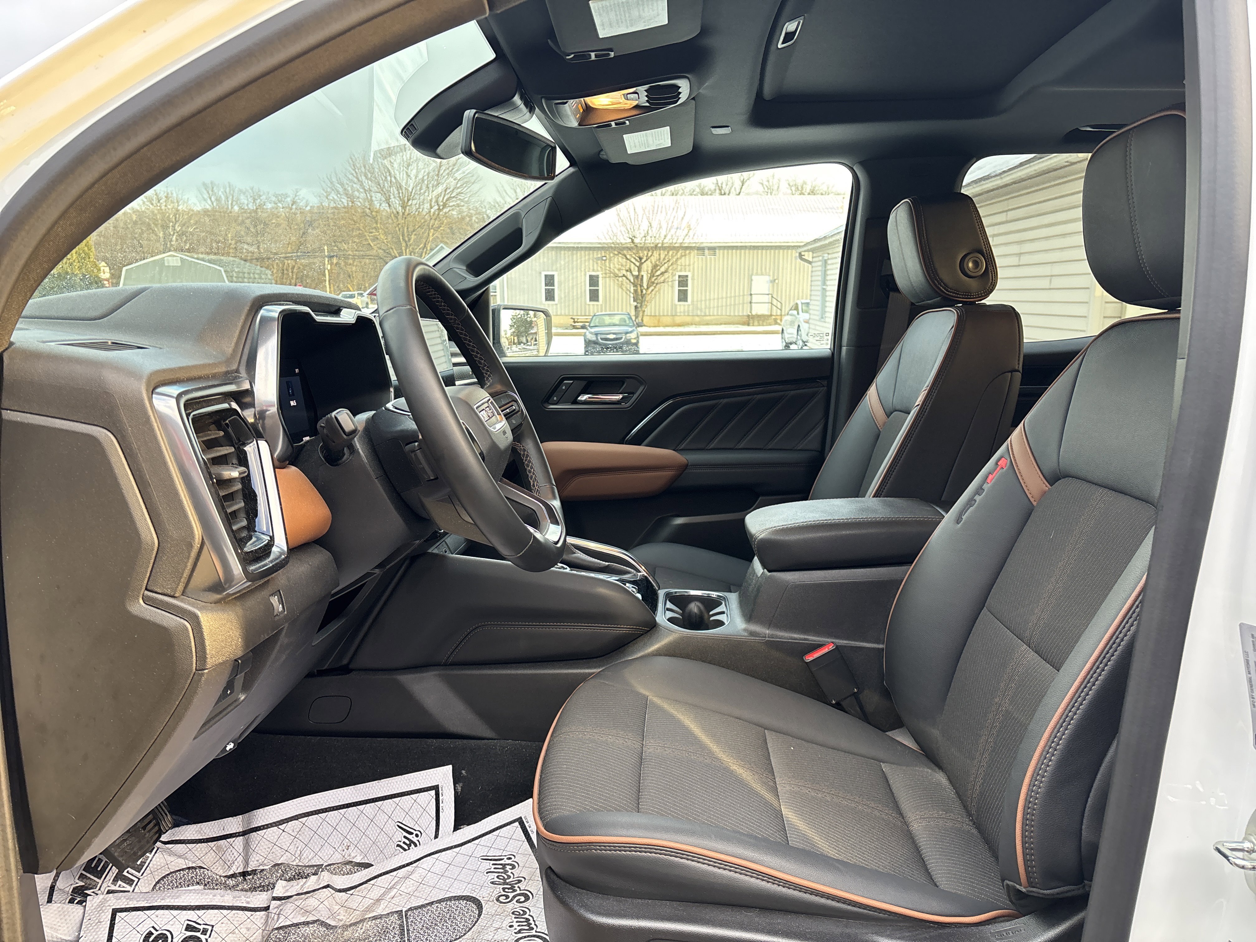 Used 2024 GMC Canyon AT4 image 12