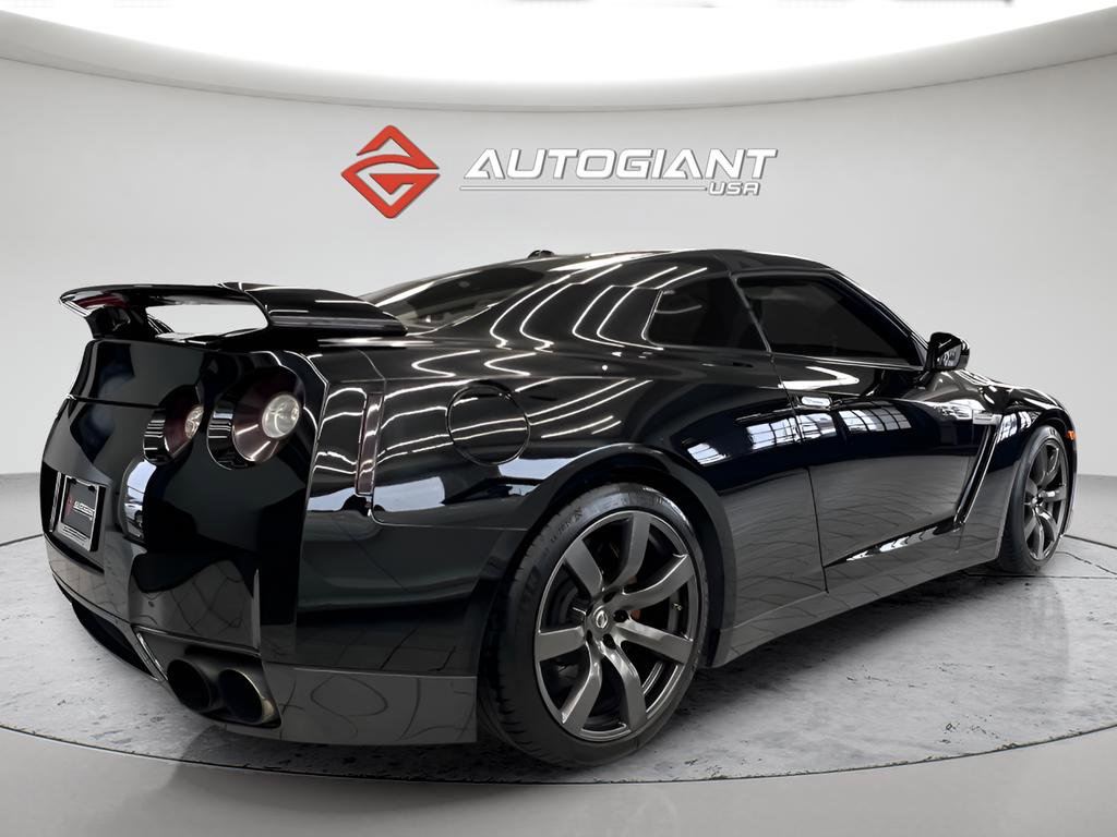 Used 2011 Nissan GT-R Premium image 9