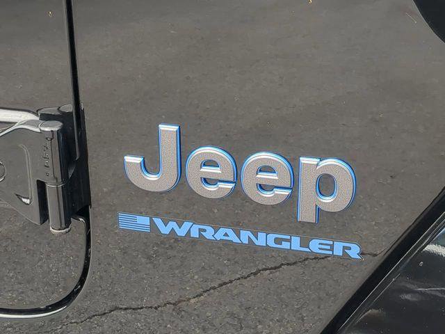 Certified 2025 Jeep Wrangler Unlimited Sahara w/ Safety Group image 13