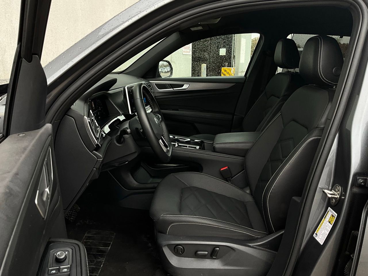 Used 2025 Volkswagen Atlas Cross Sport SE image 10