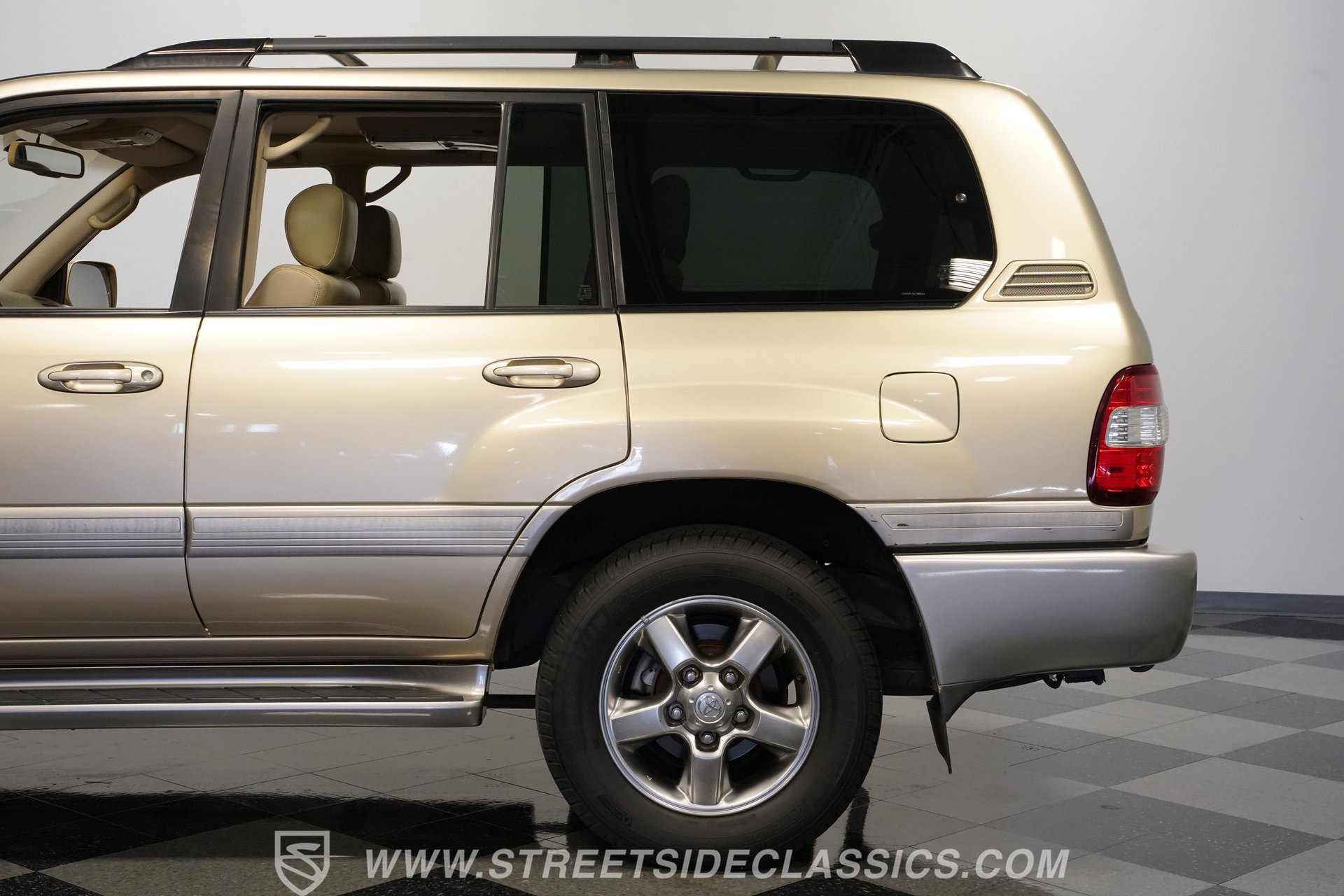 Used 2006 Toyota Land Cruiser AWD/4WD image 25