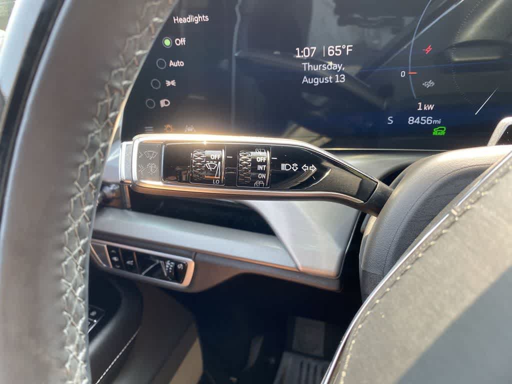 Certified 2026 Cadillac Vistiq Premium Luxury w/ LPO, Floor Liner Package AWD/4WD image 23