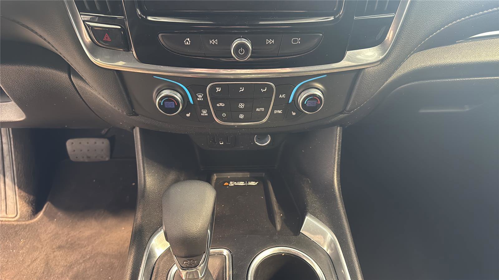 Used 2022 Chevrolet Traverse LT image 21