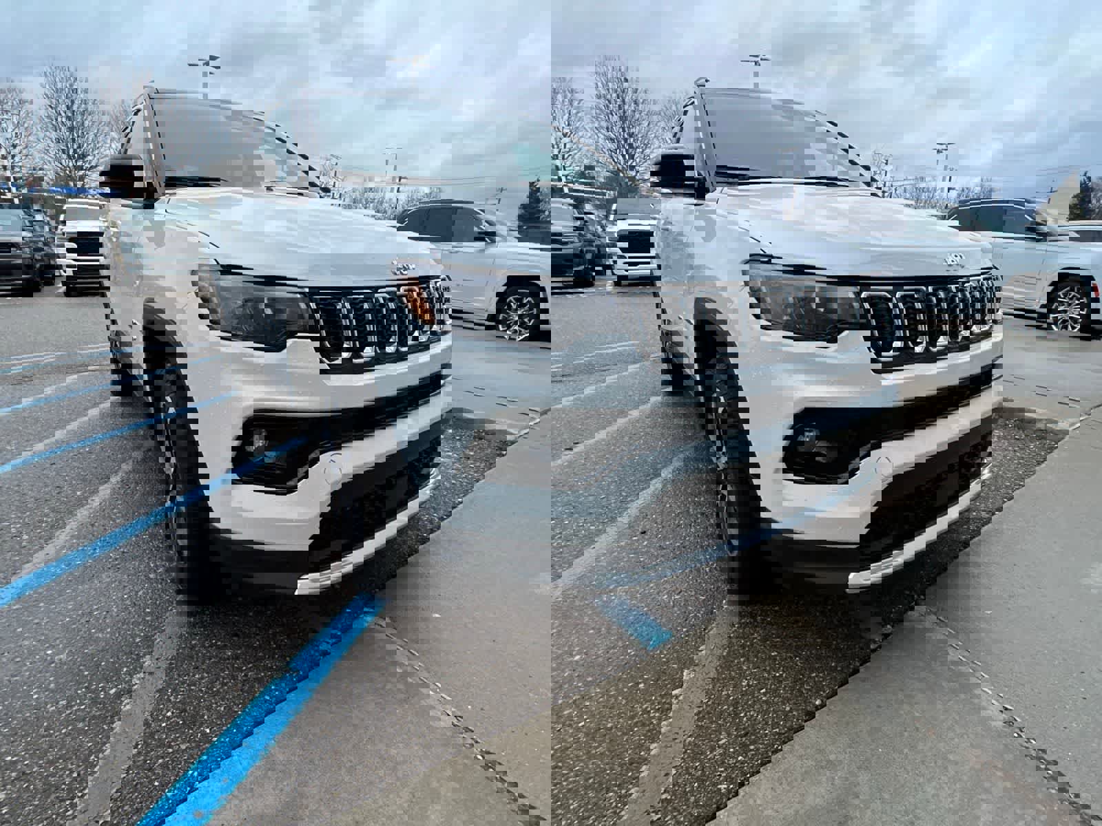 Used 2023 Jeep Compass Limited image 7