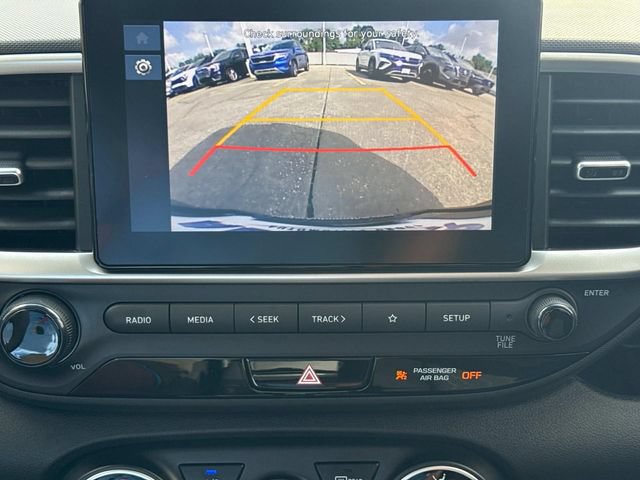 Used 2025 Hyundai Venue SE FWD image 31