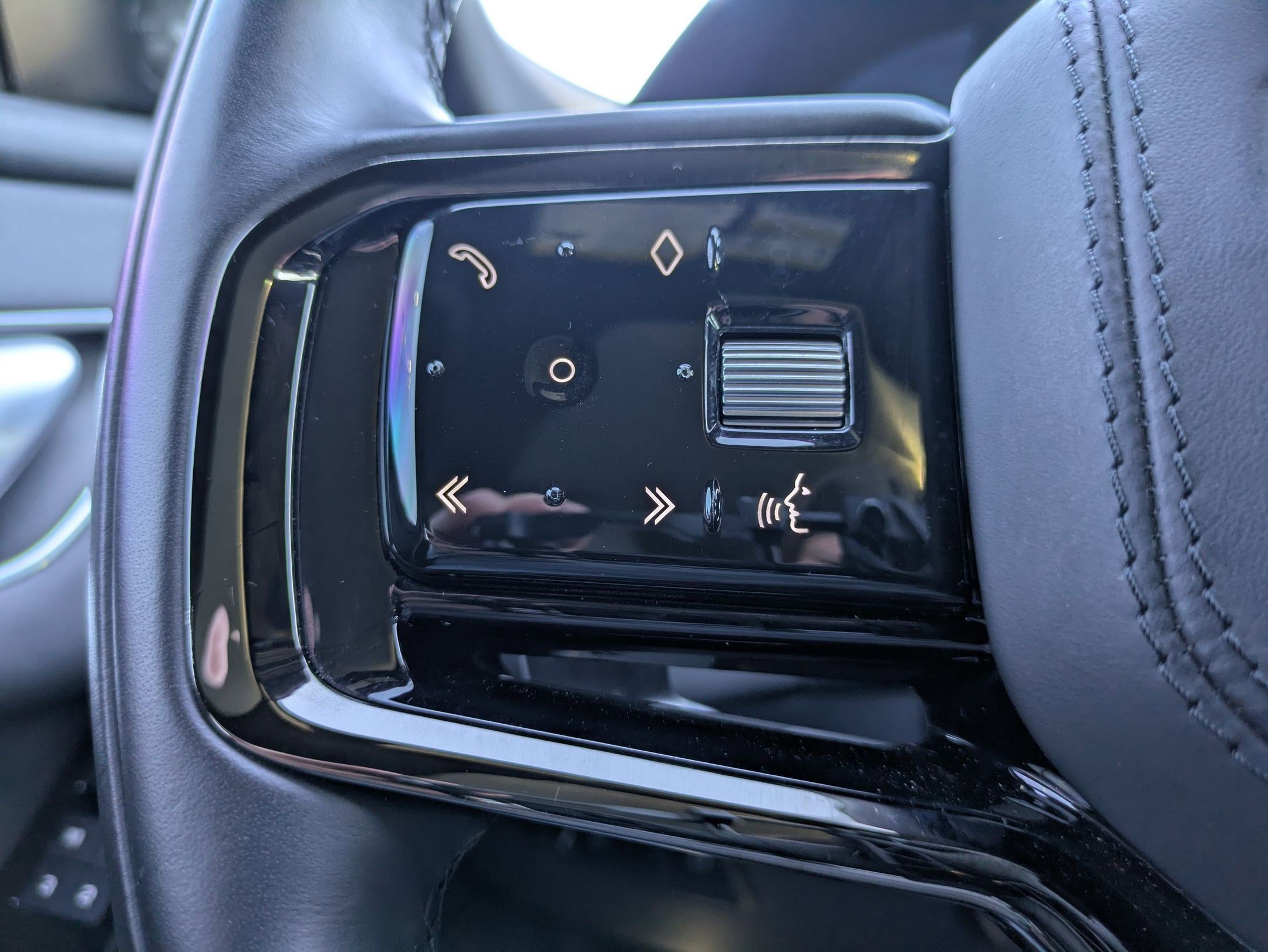 Used 2024 Land Rover Range Rover Velar Dynamic SE image 14